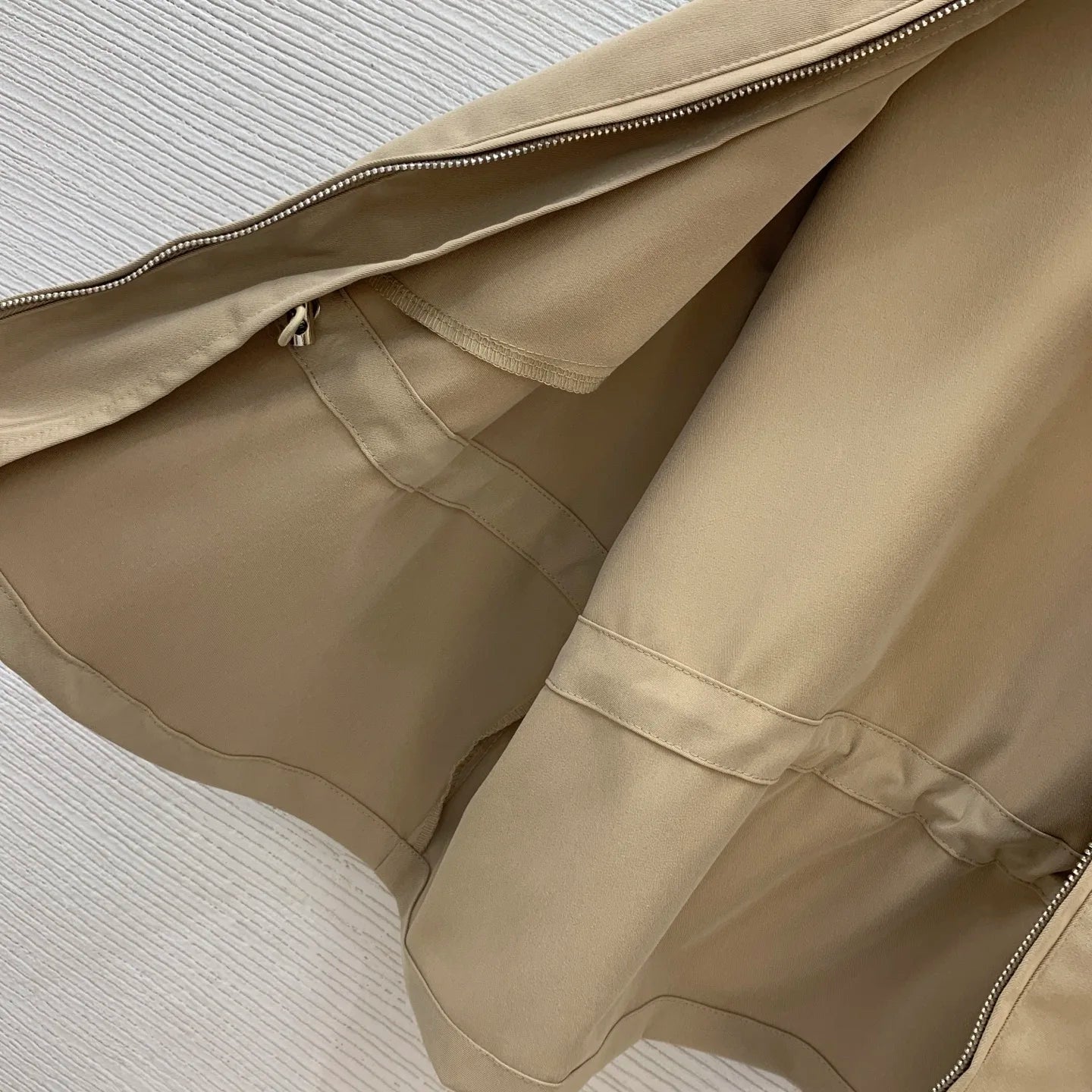 2025 new twill cotton trench coat with drawstring and waist cinching design, fashionable and stylish, mid sleeved lapel jacket