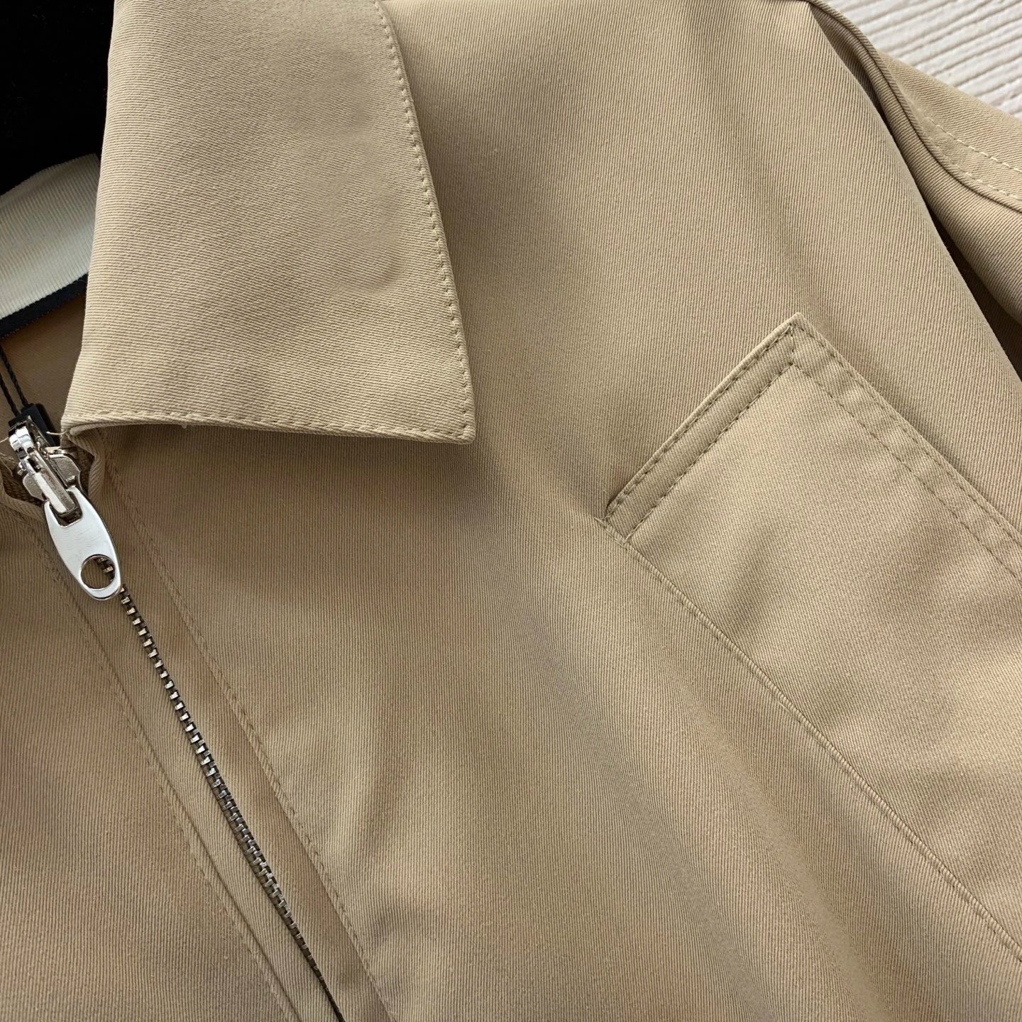 2025 new twill cotton trench coat with drawstring and waist cinching design, fashionable and stylish, mid sleeved lapel jacket