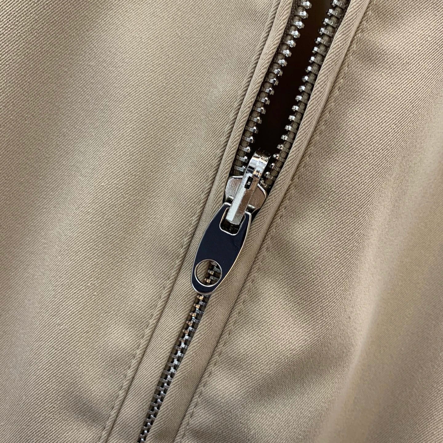 2025 new twill cotton trench coat with drawstring and waist cinching design, fashionable and stylish, mid sleeved lapel jacket