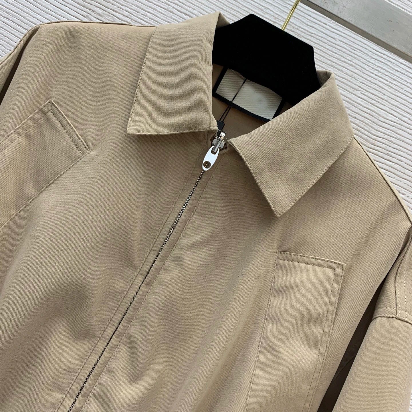 2025 new twill cotton trench coat with drawstring and waist cinching design, fashionable and stylish, mid sleeved lapel jacket